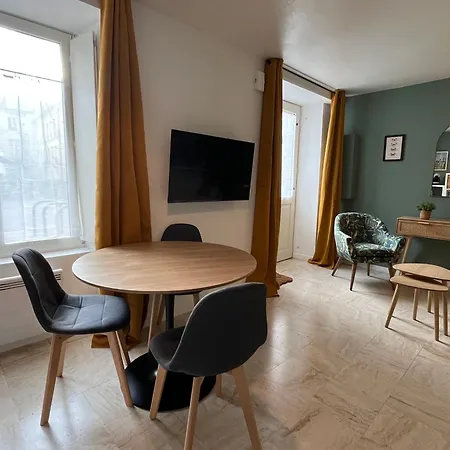 Beau F2 Rénové Au Coeur De Apartamento *